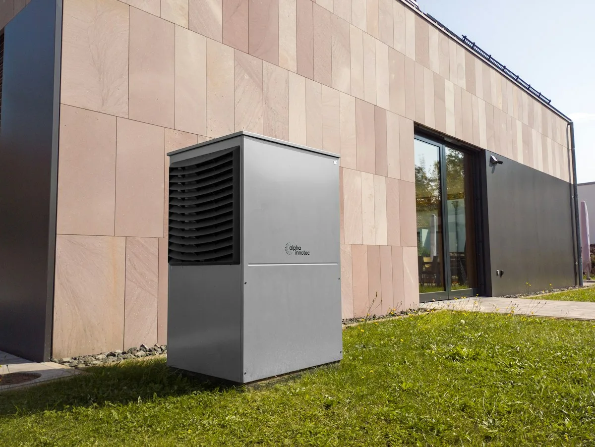 tepelné čerpadlo cena Slovensko - Modern outdoor heat pump unit next to building